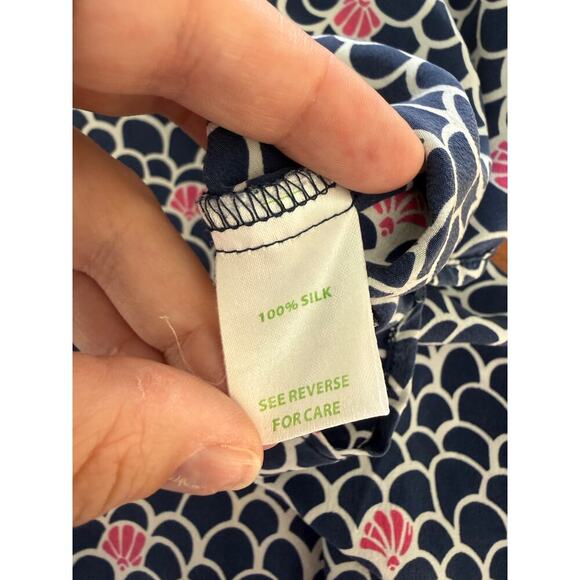 Lilly Pulitzer Navy Scalloped Seashell Short Sleeve 100%  Silk Top Size Large - Picture 6 of 7